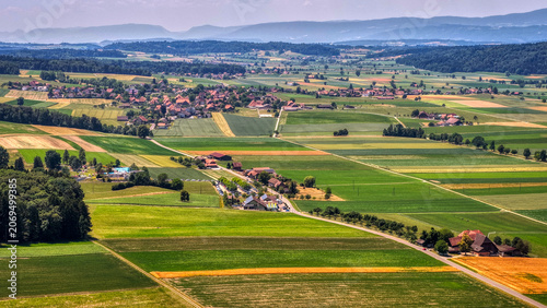 Obraz na plátně Blick Richtung Messen, Kanton Solothurn, Luftaufnahme, Juni 2026