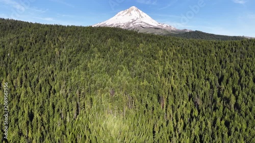 The iconic Mt. Hood is surrounded by national forest and spans all the way to the Columbia River Gorge in Oregon. This scenic and wild area, close to Portland, offers year-round recreation.