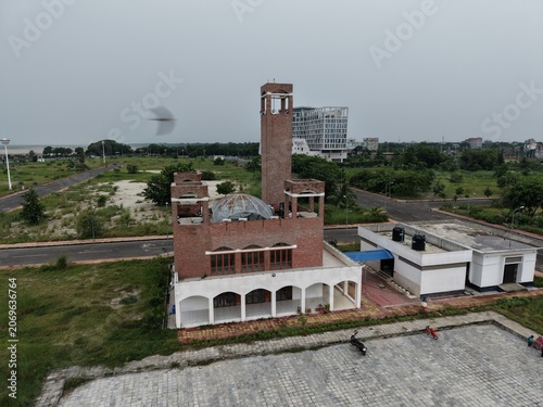 Fotografia Modern building with clock tower in city
