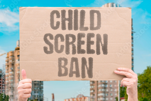 Foto "Child screen ban" Policy restricts young children's device use