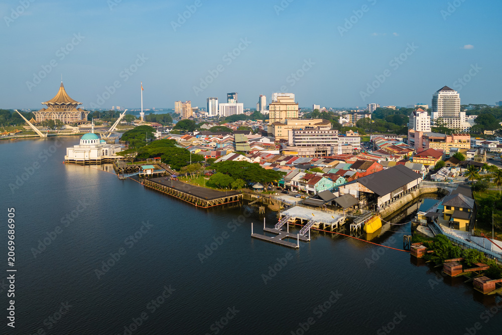Obraz premium scenery of the waterfront of Sarawak river in Kuching, Sarawak, east Malaysia