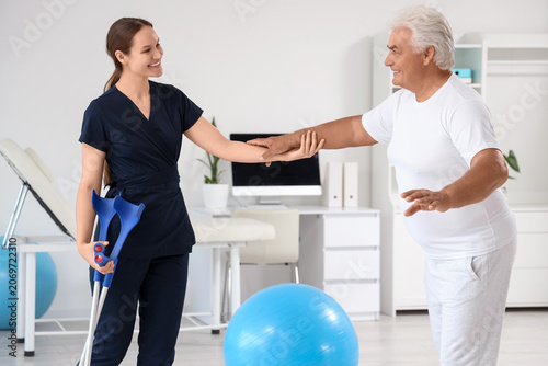 Female therapist with crutc...