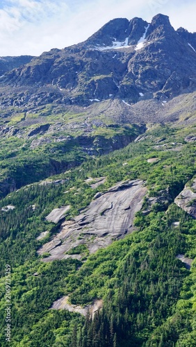 Cuadro en lienzo Wild Alaskan rocky mountain landscape