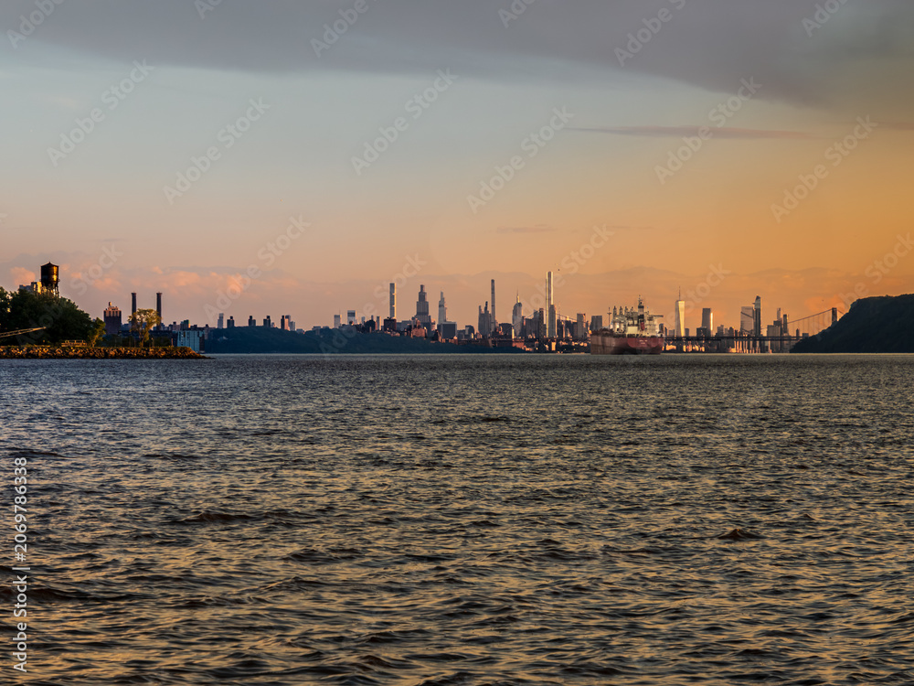 Fototapeta premium Looking at distant Manhattan from the Hudson River at Dobbs Ferry, NY - 1