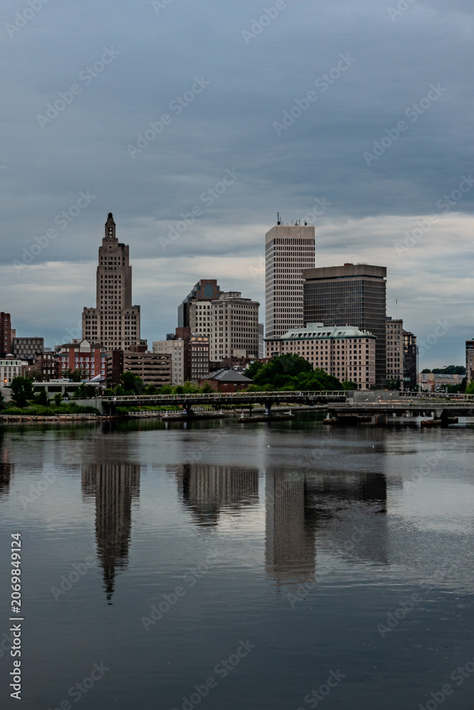 Obraz premium Downtown Providence Skyline Reflected Across Providence River