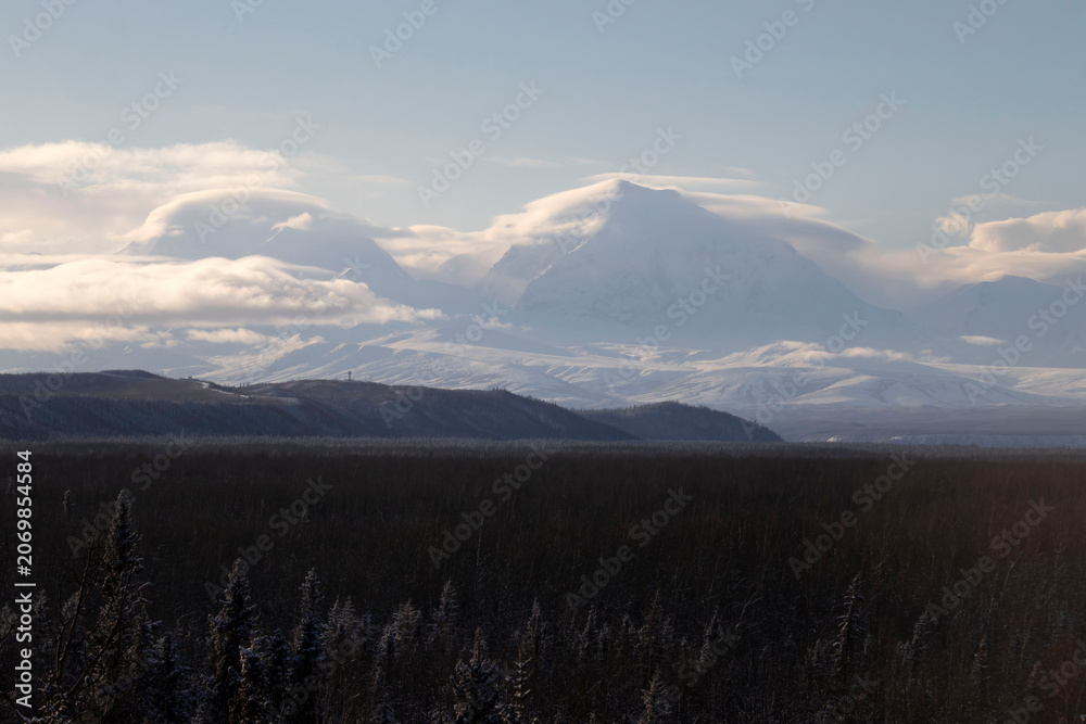 Fototapeta premium Mountains in Alaska on autumn