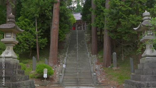 山形 善寳寺 参道石段より本堂を望む