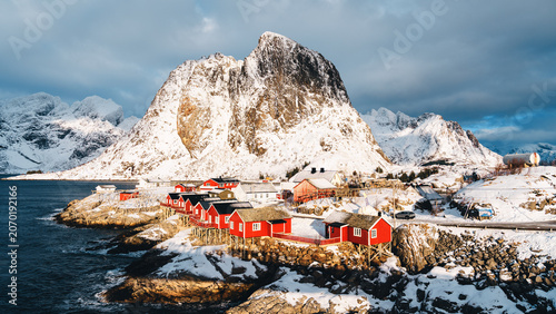 Fotografie Winter light over Hamnoy fishing village and Festhelltinden mountain, Lofoten Is