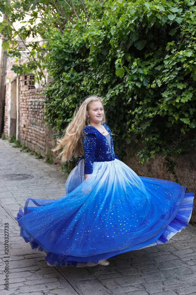 Fototapeta premium young girl 10th birthday photoshooting