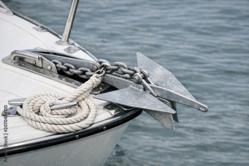 Obraz premium A boat secured to a rope in a scenic environment