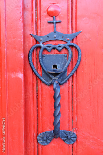 serrurerie de la porte d'entrée de l 'église