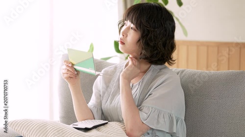 通帳を見ながら家計を考える女性, Woman Reviewing a Bankbook and Household Finances