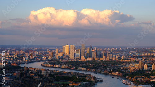 Foto London Skyline over the River Thames at Sunset