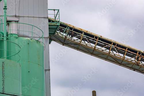 Conveyor structure and storage silo under cloudy sky