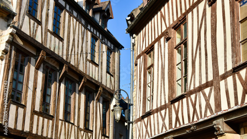 Obraz na plátně Two Medieval Half-Timbered Houses Converging in Dijon, France