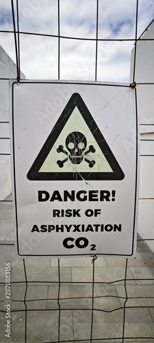 Schild Warnung vor Co2