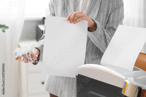 Foto Person shredding paper in office