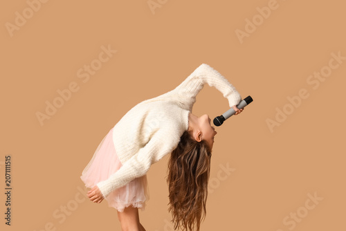 Cute girl singing with mode...