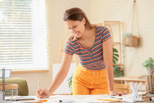 Young female artist drawing...