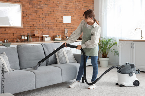 Pretty young woman with vac...