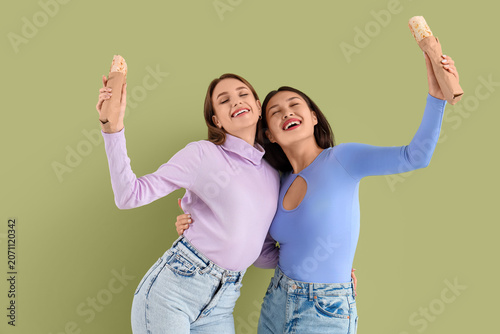 Young women with doner keba...