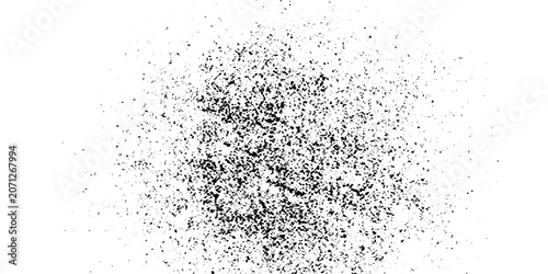 Foto A scattered pile of ash and debris, hinting at destruction or a recent fire, on a stark white background, creating a sense of desolation and aftermath