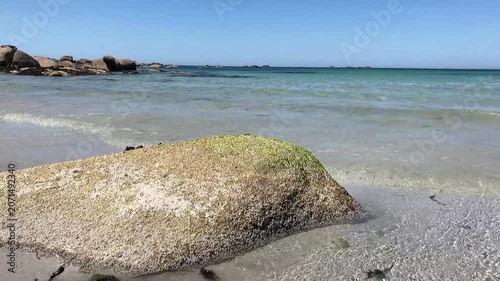 Paysage breton filmé au ralenti.