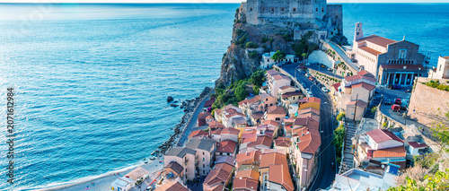 Fotografie Scilla, Calabria. Ruffo Castle and cityscape