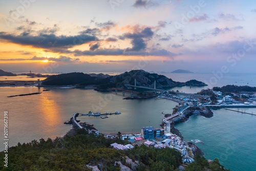 Cuadro en lienzo Panoramic view of Seonyudo and Gogunsan Islands at sunrise from Daejangbong Peak