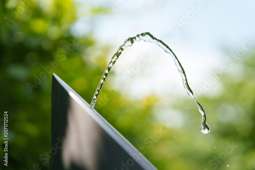 Cuadro en lienzo Refreshing arc of drinking fountain water during Europe's summer heat wave