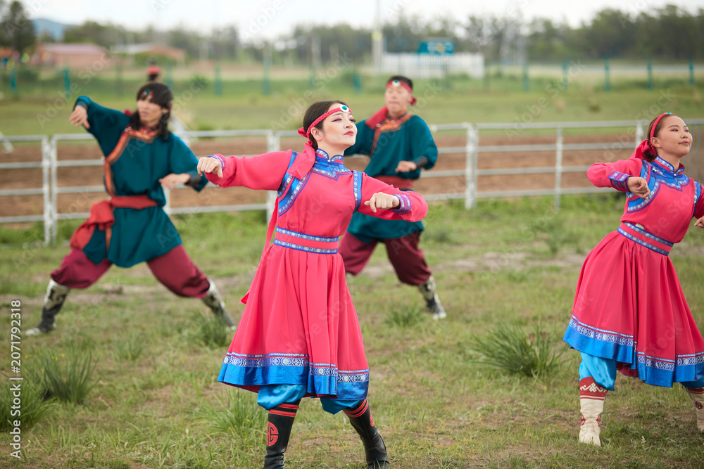 Fototapeta premium Mongolian traditional dance performed at the Naadam Festival