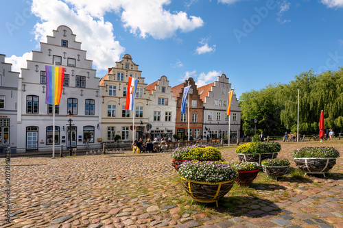 Historisches Friedrichstadt (Nordfriesland), Schleswig-Holstein. Stadtszenerie Marktplatz