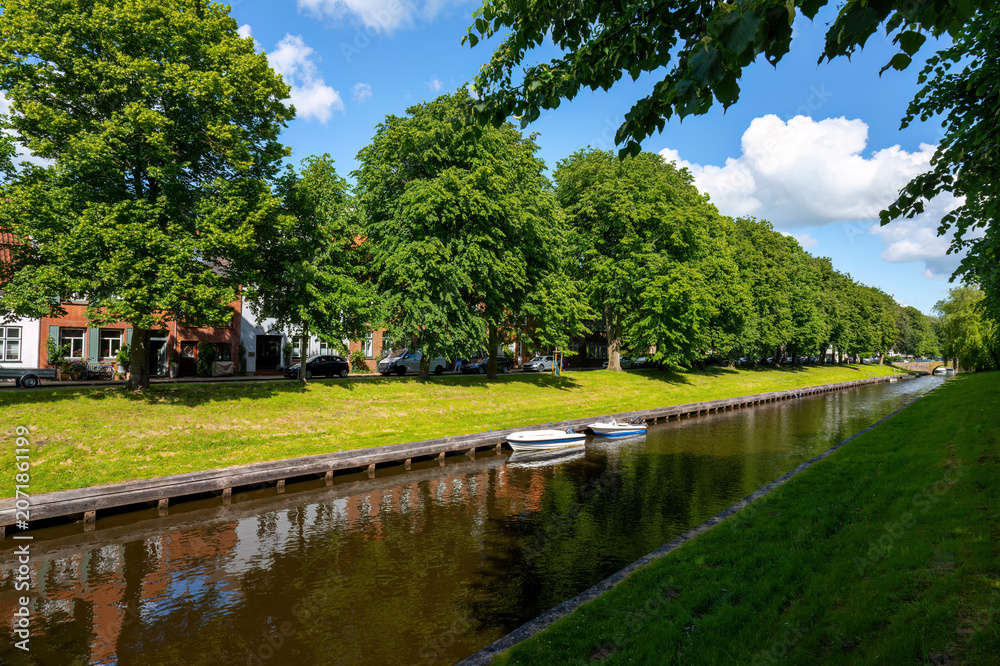 Obraz premium Historisches Friedrichstadt (Nordfriesland), Schleswig-Holstein. Stadtszenerie
