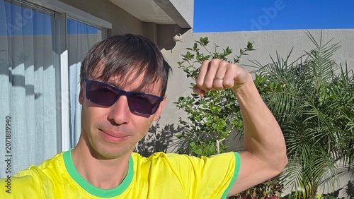 torcedor brasileiro celebra vitória do brasil 