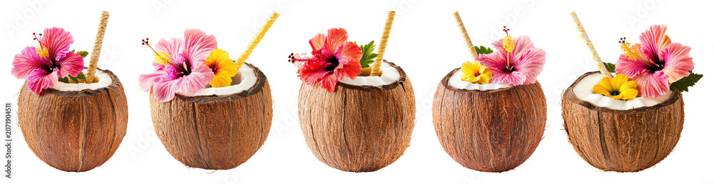 Obraz premium PNG Tropical coconut drinks with flowers on transparent background