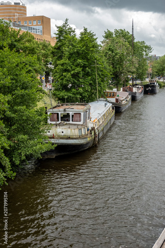 Tableau sur toile Hausboote und Kanal am grünen Heresingel in Groningen
Groningen, Provinz Groning
