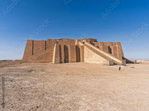 Tableau sur toile Iraq (formerly known as Babylon), Ziggurat at Ur left side view