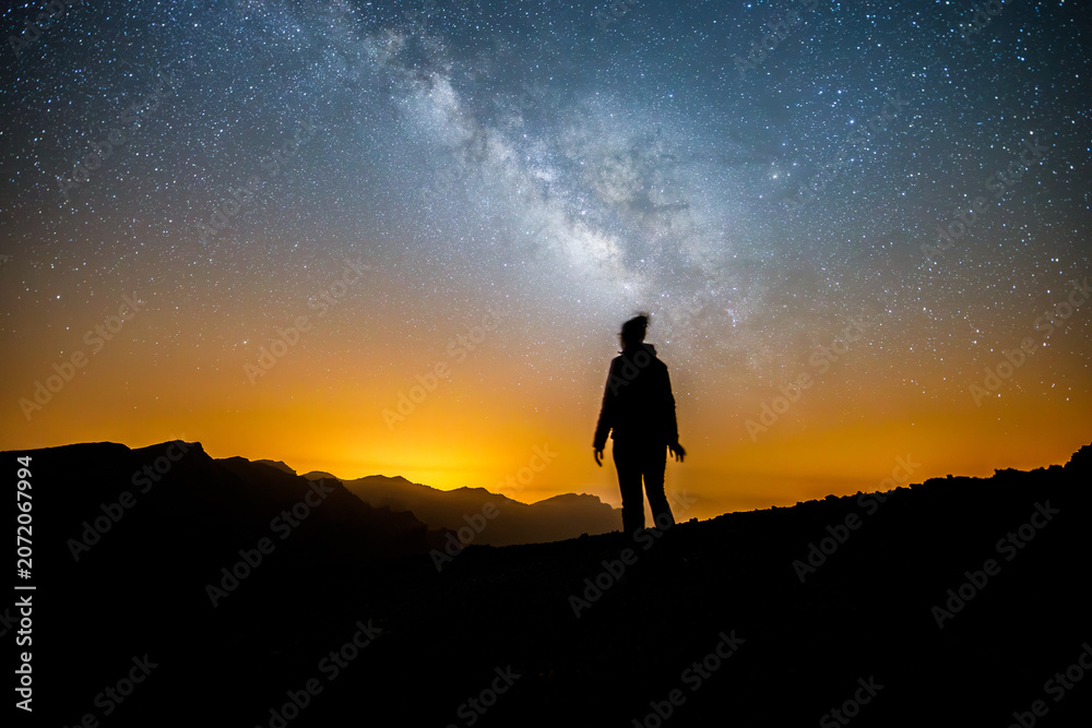 Fototapeta premium Woman observing Milky Way at Roque de los Muchachos