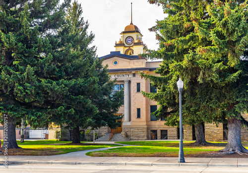 Quadro su tela Historic Park County Courthouse Building in Cody