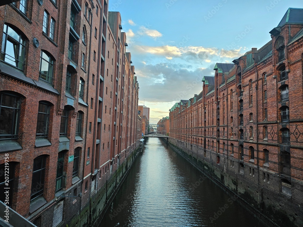 Naklejka premium canal in bruges belgium