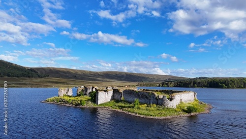Fényképezés From a moderately closer aerial view, Lochindorb Castle in Scotland , scottish highland shows detailed white stone walls, island setting, and surrounding Highland waters and hills clearly visible