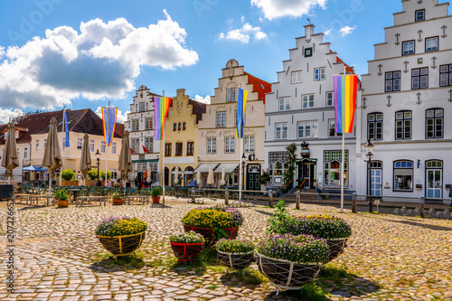 Historisches Friedrichstadt in Nordfriesland (Deutschland) Stadtszene Marktplatz