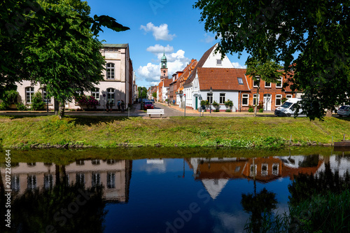 Historisches Friedrichstadt in Nordfriesland (Deutschland) Stadtszene Gracht
