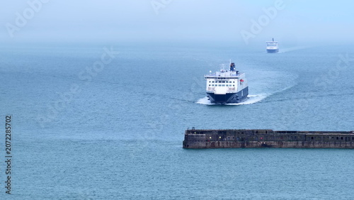 Obraz na płótnie Ferry Entering Port of Dover Harbour