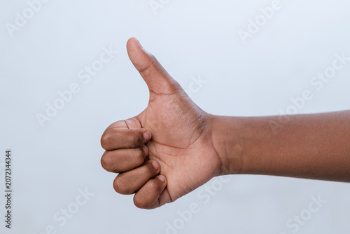Konstfotografi Hand gives clear thumbs-up sign