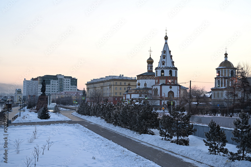 Obraz premium Cathedral of the Epiphany in Irkutsk on a winter morning