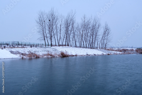 Bild auf Leinwand Riverbank Winter Snow Scene in Lianyungang, Jiangsu, China