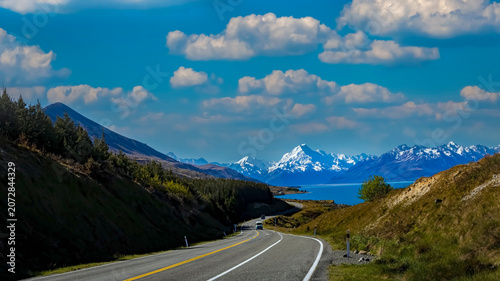 Cuadro en lienzo The landscape view of Mount Cook Road with sunset scenic New Zealand Highway to