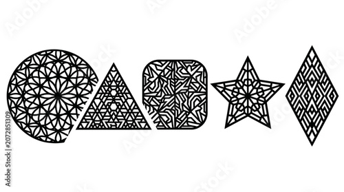 Ein Set aus filigranen, geometrischen Formen wie Kreis, Dreieck, Quadrat, Stern und Raute mit abstrakten Mustern, ideal für modernes Grafikdesign und Laserzuschnitte.