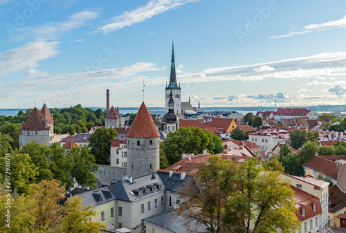 Bild auf Leinwand Nun Tower and Walls and Saint Olaf's Church in Tallinn